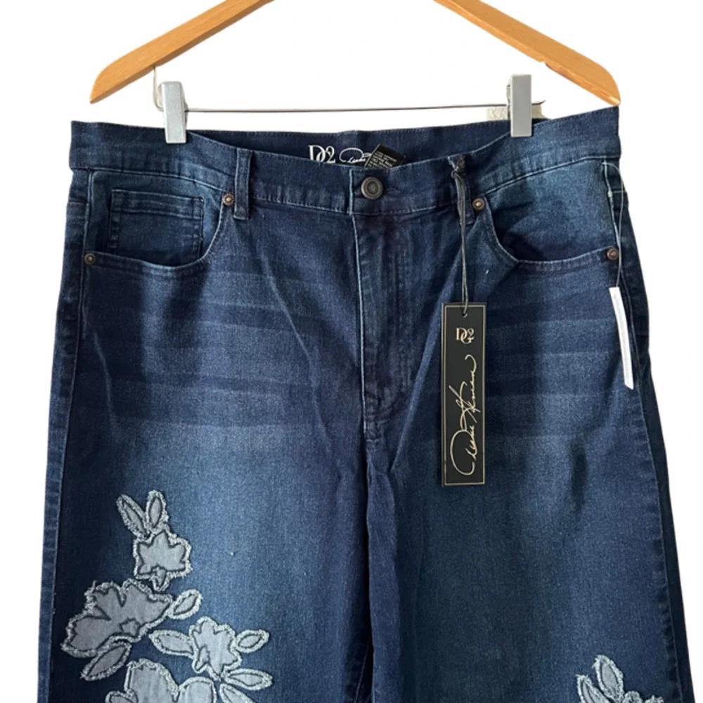DG2 by Diane Gilman Wide Leg Crop Jeans Embroidered Frayed Hem Indigo - Picture 3 of 8